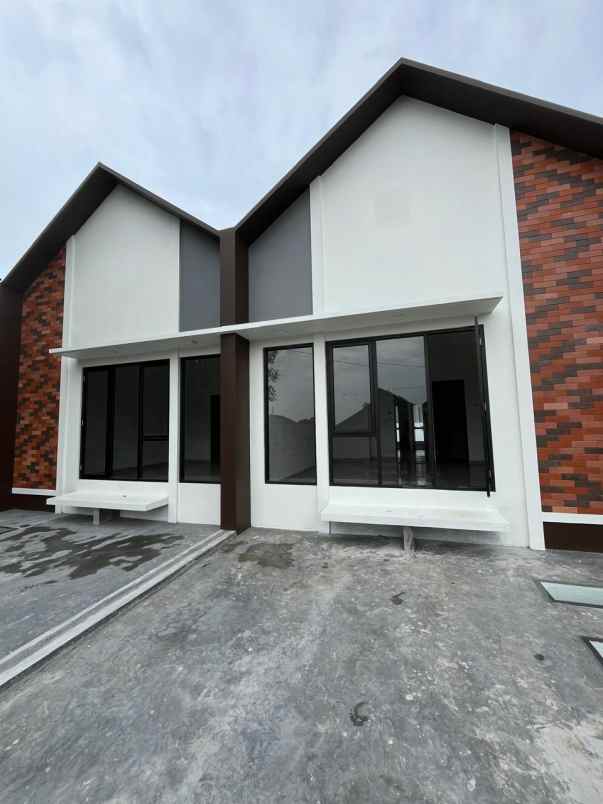 dijual rumah komplek kesehatan permai