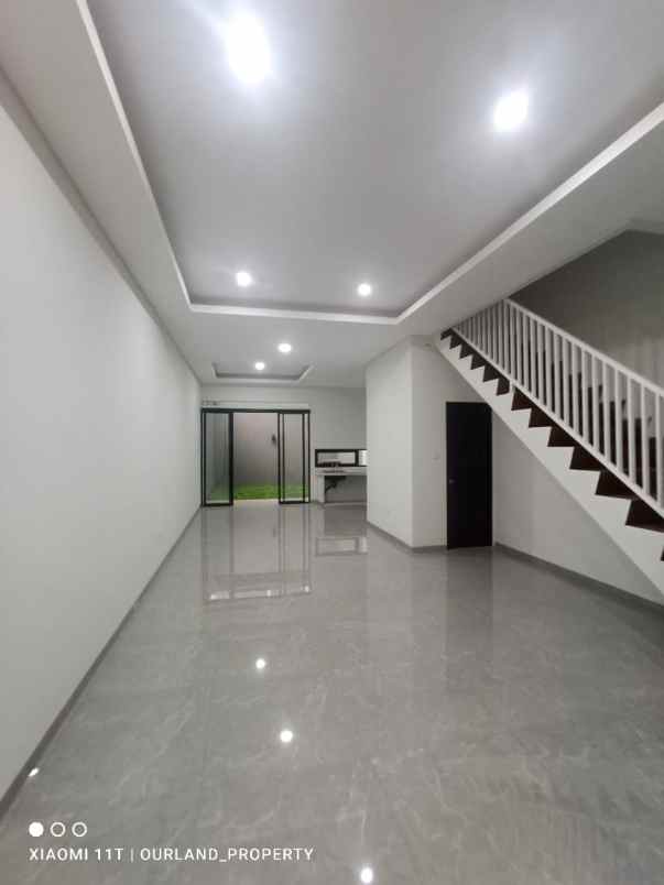 dijual rumah komplek kesehatan permai