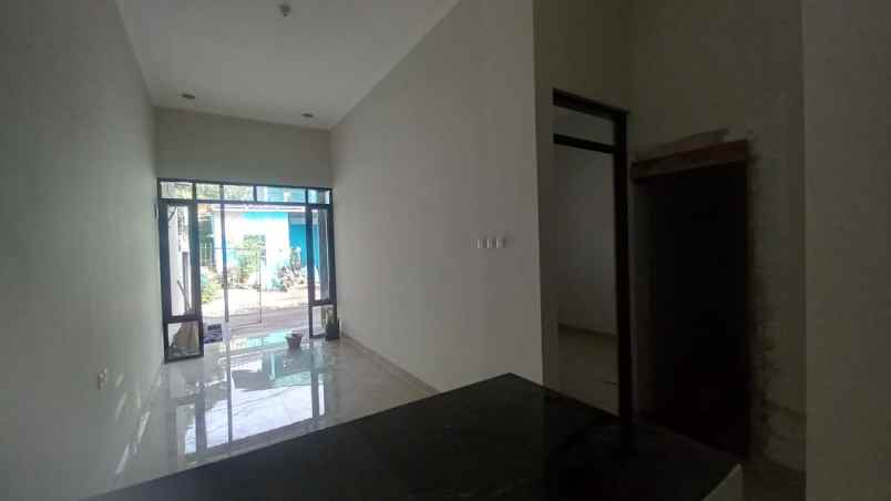 dijual rumah komplek margahayu raya