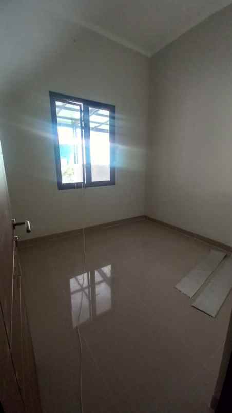 dijual rumah komplek margahayu raya