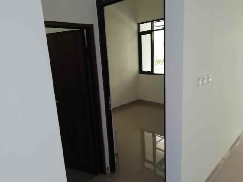 dijual rumah komplek margahayu raya