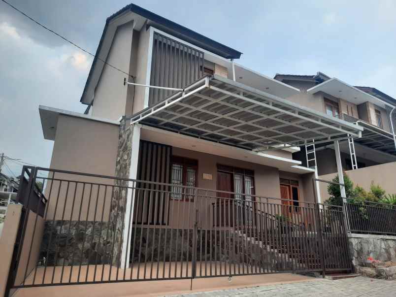 dijual rumah komplek pesona bali