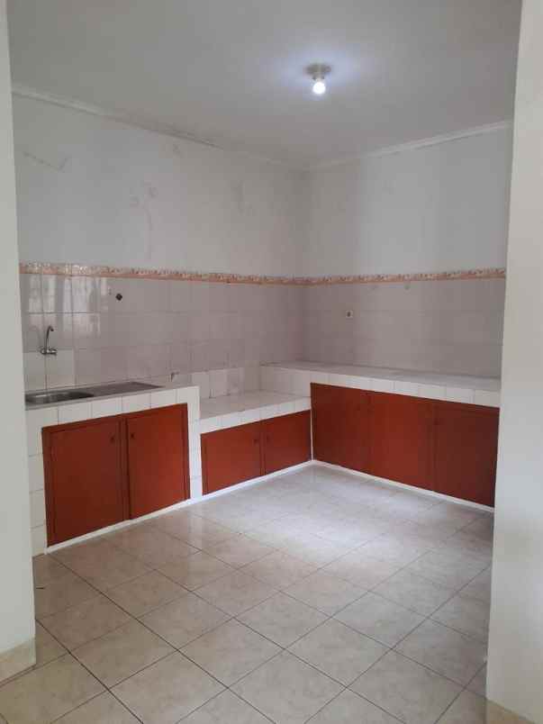 dijual rumah komplek sariwangi