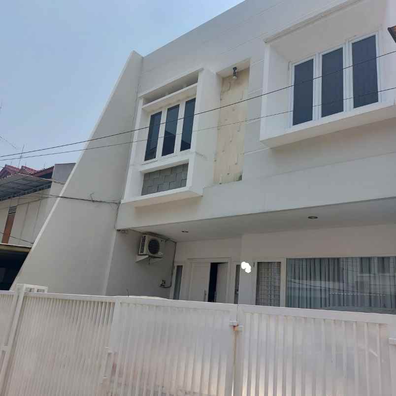 dijual rumah komplek walikota kelapa