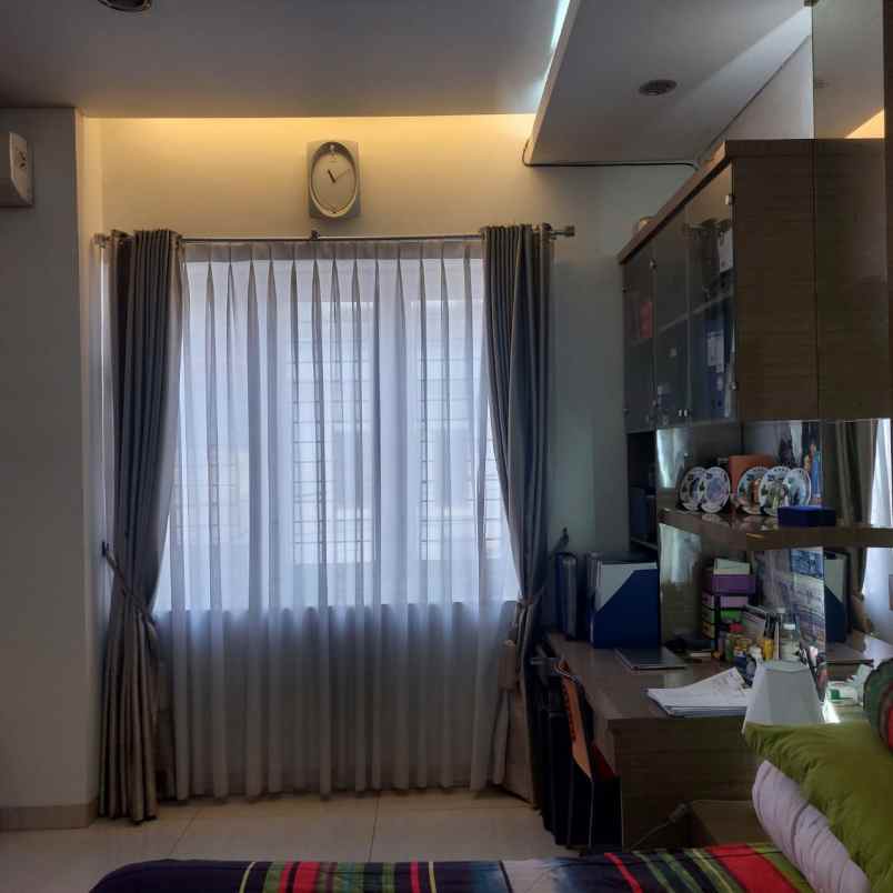 dijual rumah komplek walikota kelapa