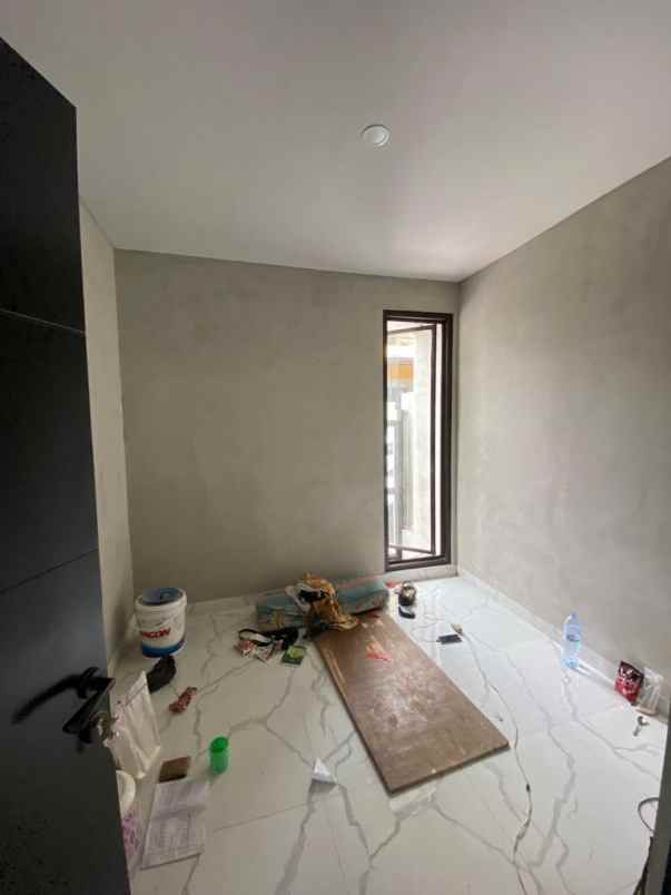 dijual rumah kutisari indah utara