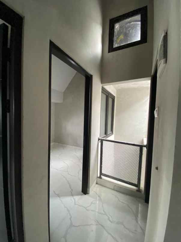 dijual rumah kutisari indah utara