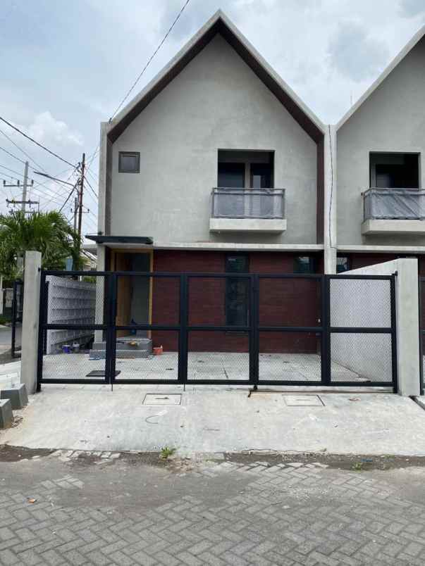 dijual rumah kutisari indah utara