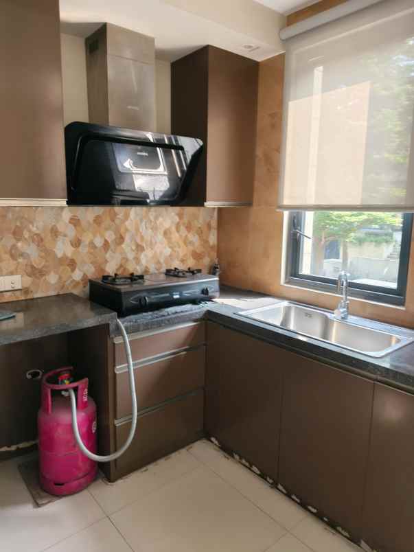 dijual rumah lance wood nava park bsd