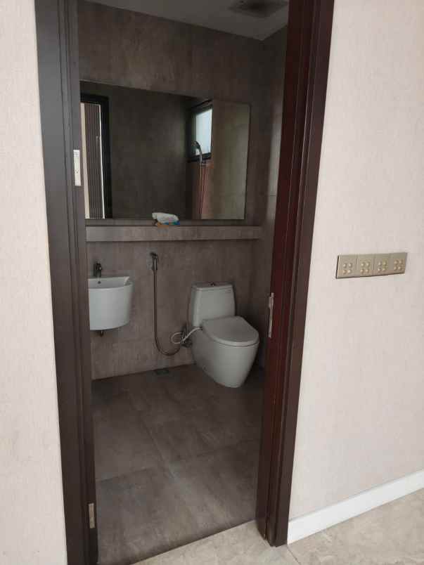dijual rumah lance wood nava park bsd