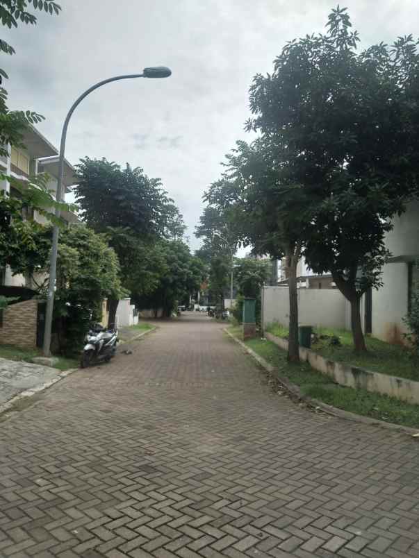 dijual rumah laverde serpong park