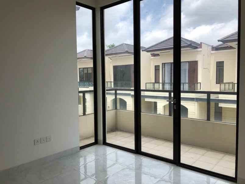dijual rumah lavon swan city tangerang