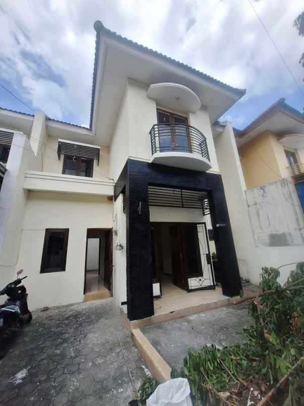 dijual rumah lebak indah regency