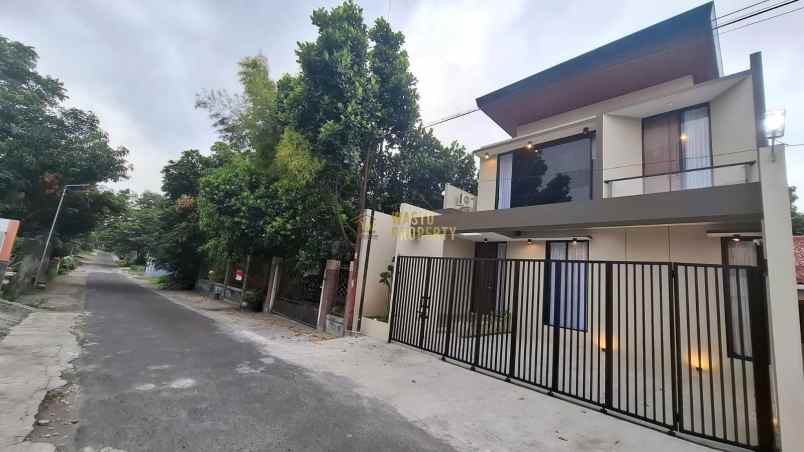 dijual rumah maguwoharjo kec depok kab