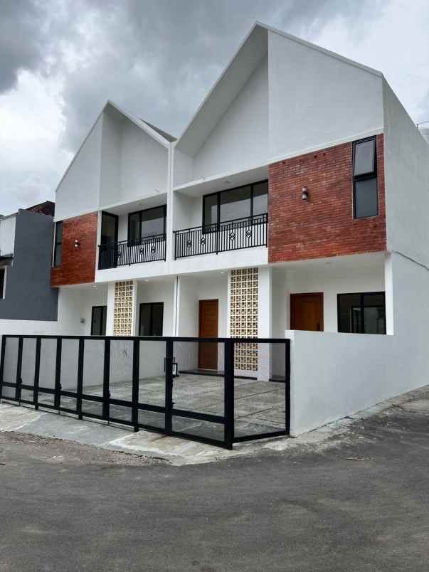 dijual rumah malangrejo