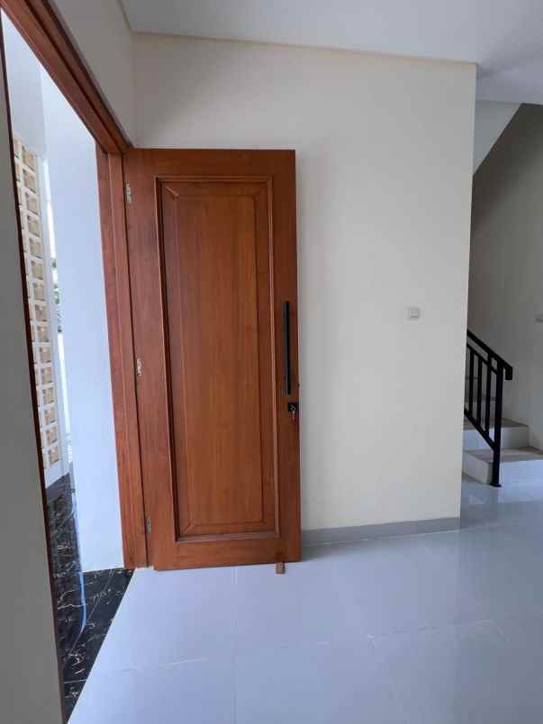 dijual rumah malangrejo