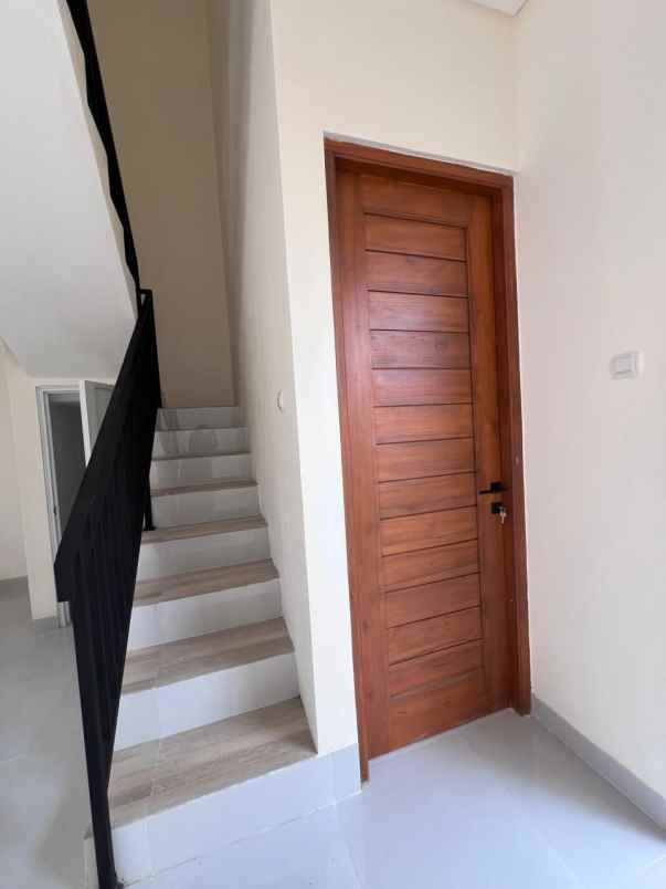 dijual rumah malangrejo