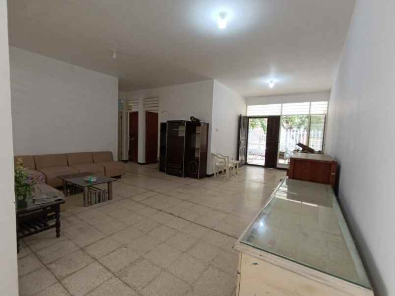 dijual rumah mayjend sungkono