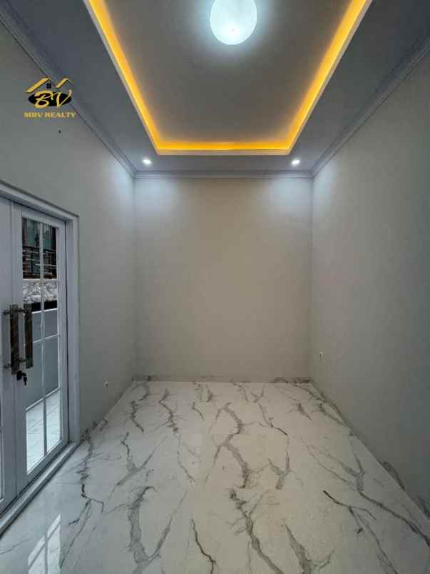 dijual rumah mbv257