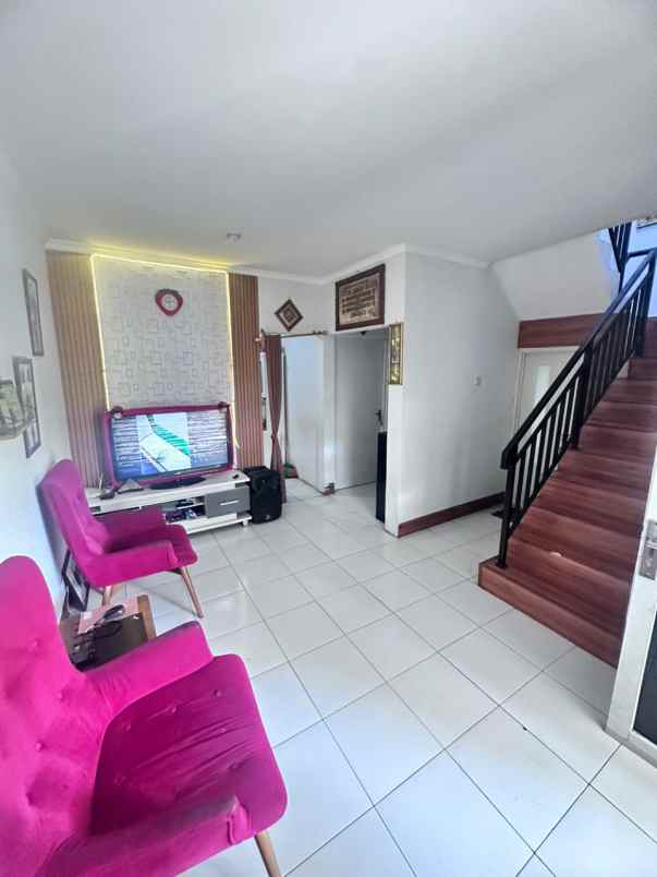 dijual rumah mega regency