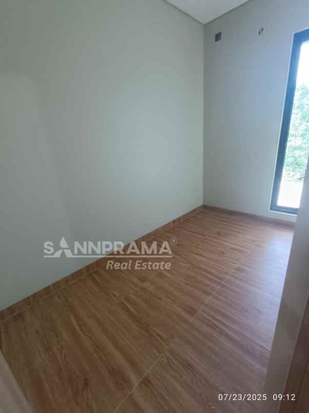 dijual rumah meruyung