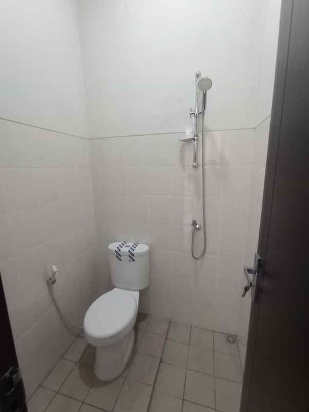 dijual rumah meteseh