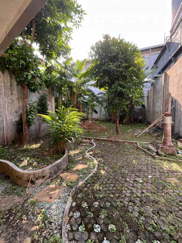 dijual rumah mewah di tengah kota solo