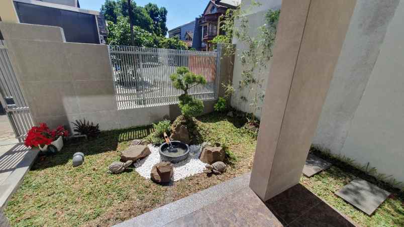dijual rumah minimalis siap huni di batununggal permai