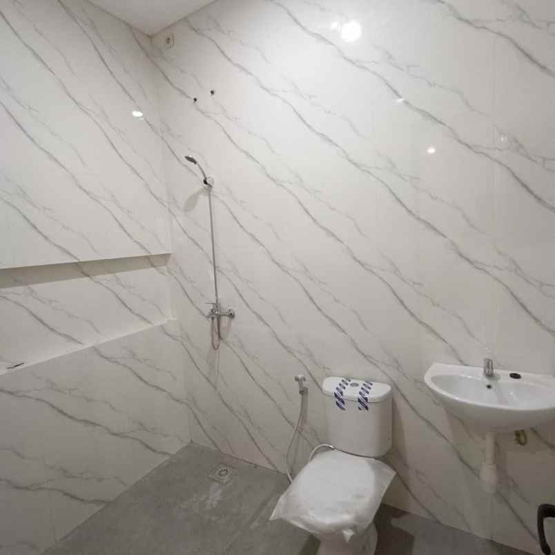 dijual rumah mulyosari utara