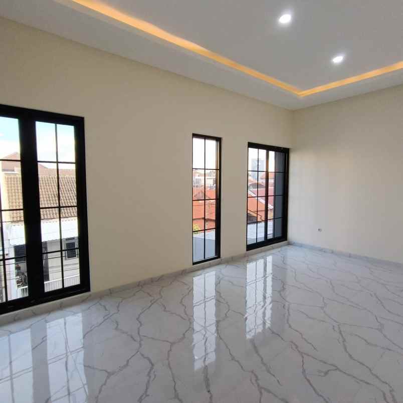 dijual rumah mulyosari utara