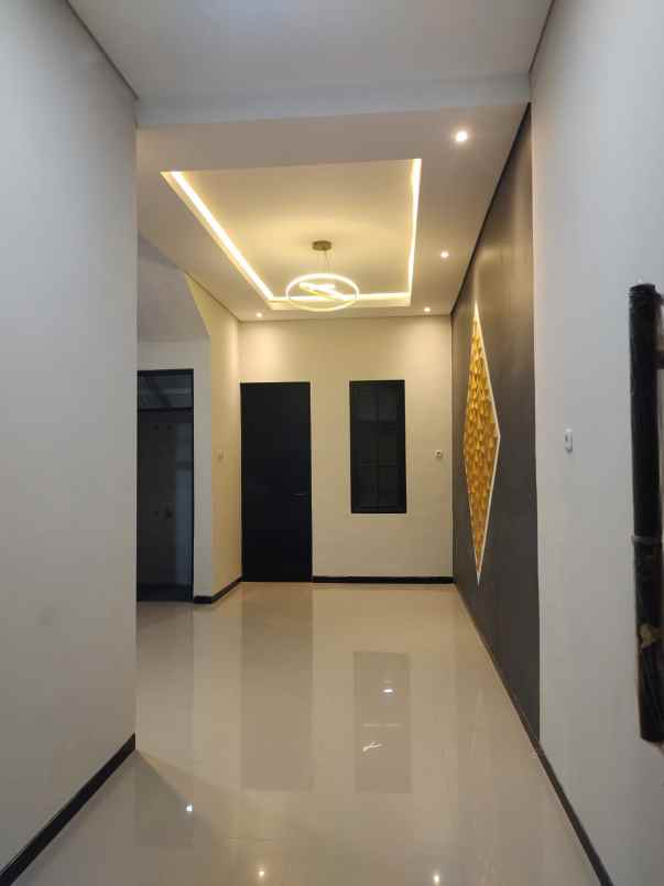 dijual rumah nirwana eksekutif