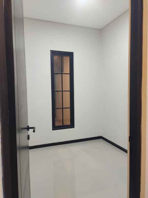 dijual rumah nirwana eksekutif