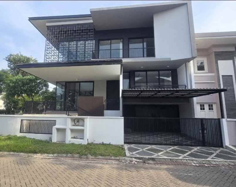 dijual rumah pakuwon city