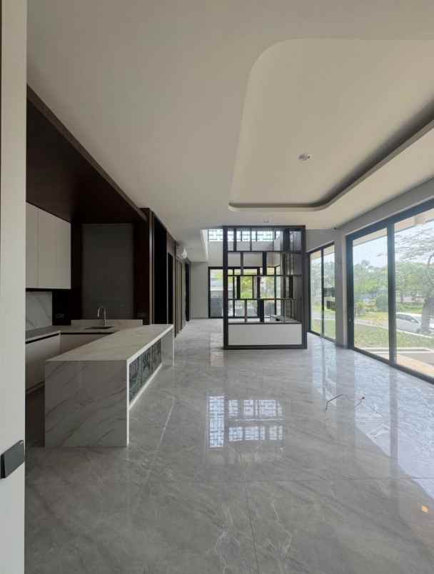 dijual rumah pakuwon city