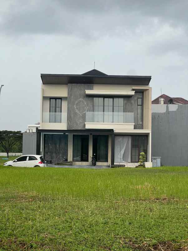 dijual rumah pakuwon city