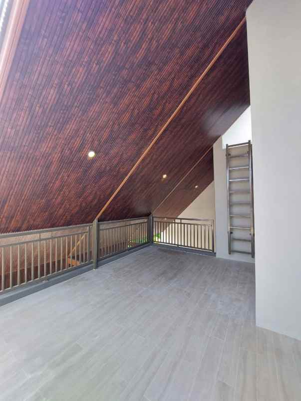 dijual rumah pakuwon city san antonio