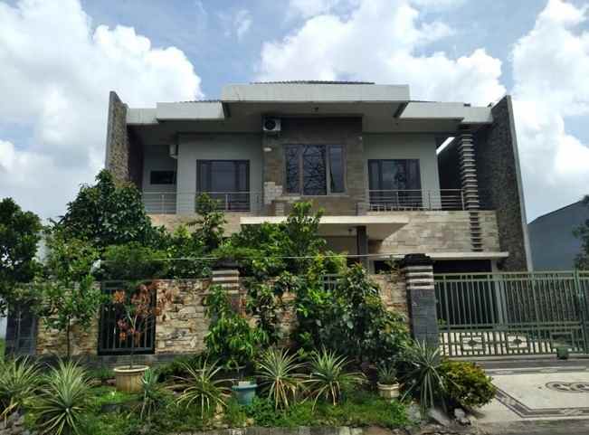 dijual rumah pakuwon indah imperial golf