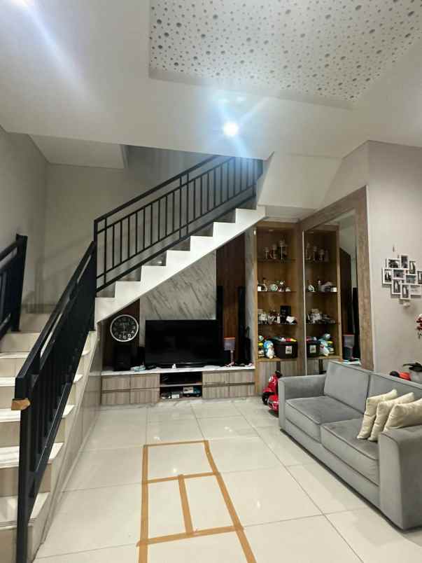 dijual rumah pamulang timur