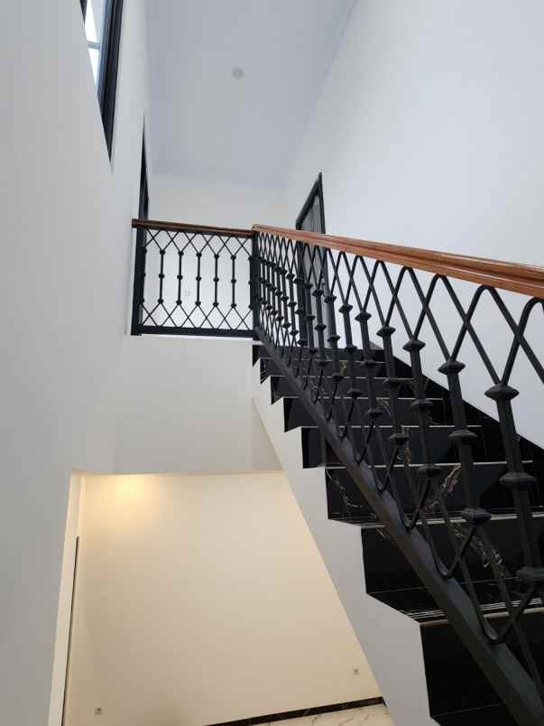 dijual rumah pancoran mas