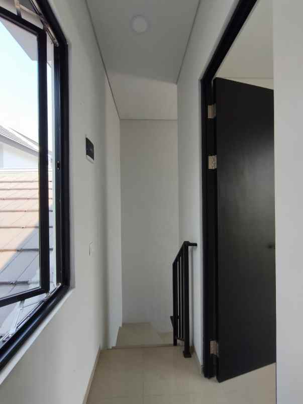 dijual rumah park sunrise 2 lantai 800 jutaan