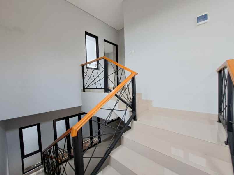 dijual rumah pedurenan mustika jaya