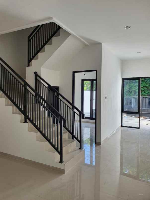 dijual rumah perumahan nirwana