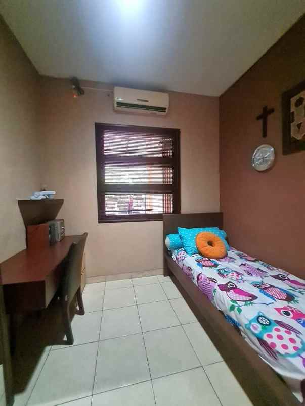 dijual rumah perumahan puri gading