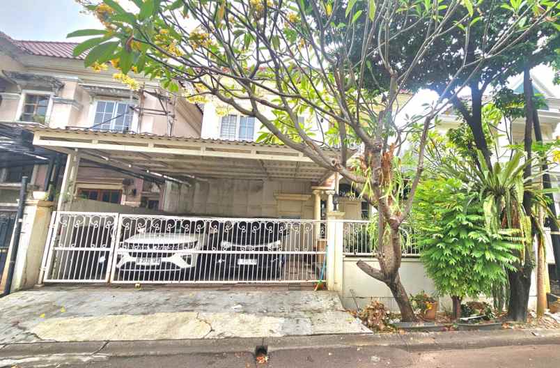 dijual rumah perumahan royal residence