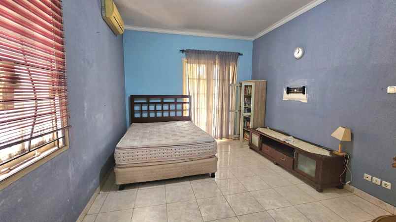 dijual rumah perumahan royal residence