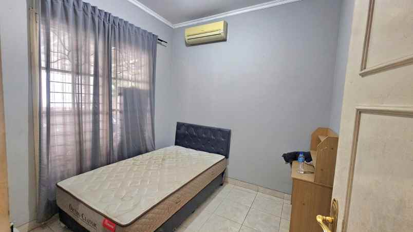 dijual rumah perumahan royal residence
