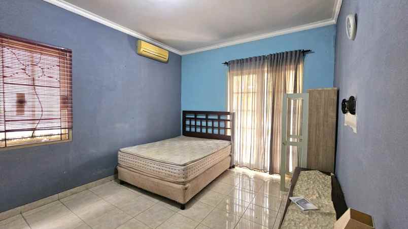 dijual rumah perumahan royal residence