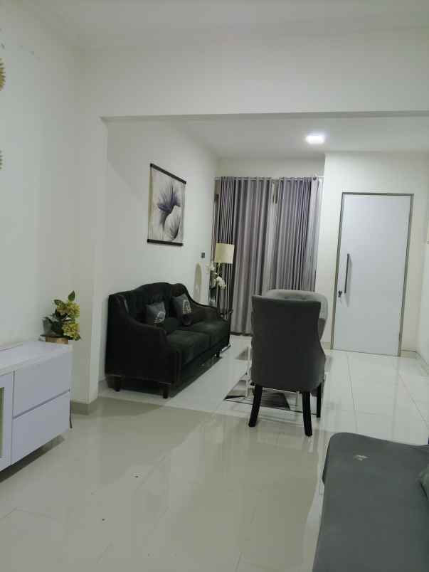 dijual rumah perumahan royal tajur