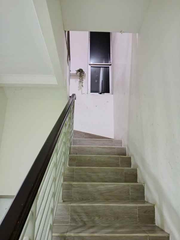 dijual rumah perumahan royal tajur