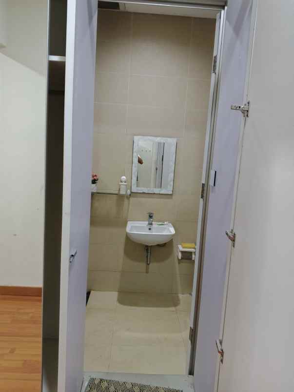 dijual rumah perumahan royal tajur